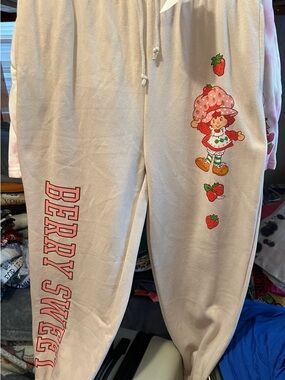 NEW WITH TAGS Strawberry Shortcake woman’s Sweatpants